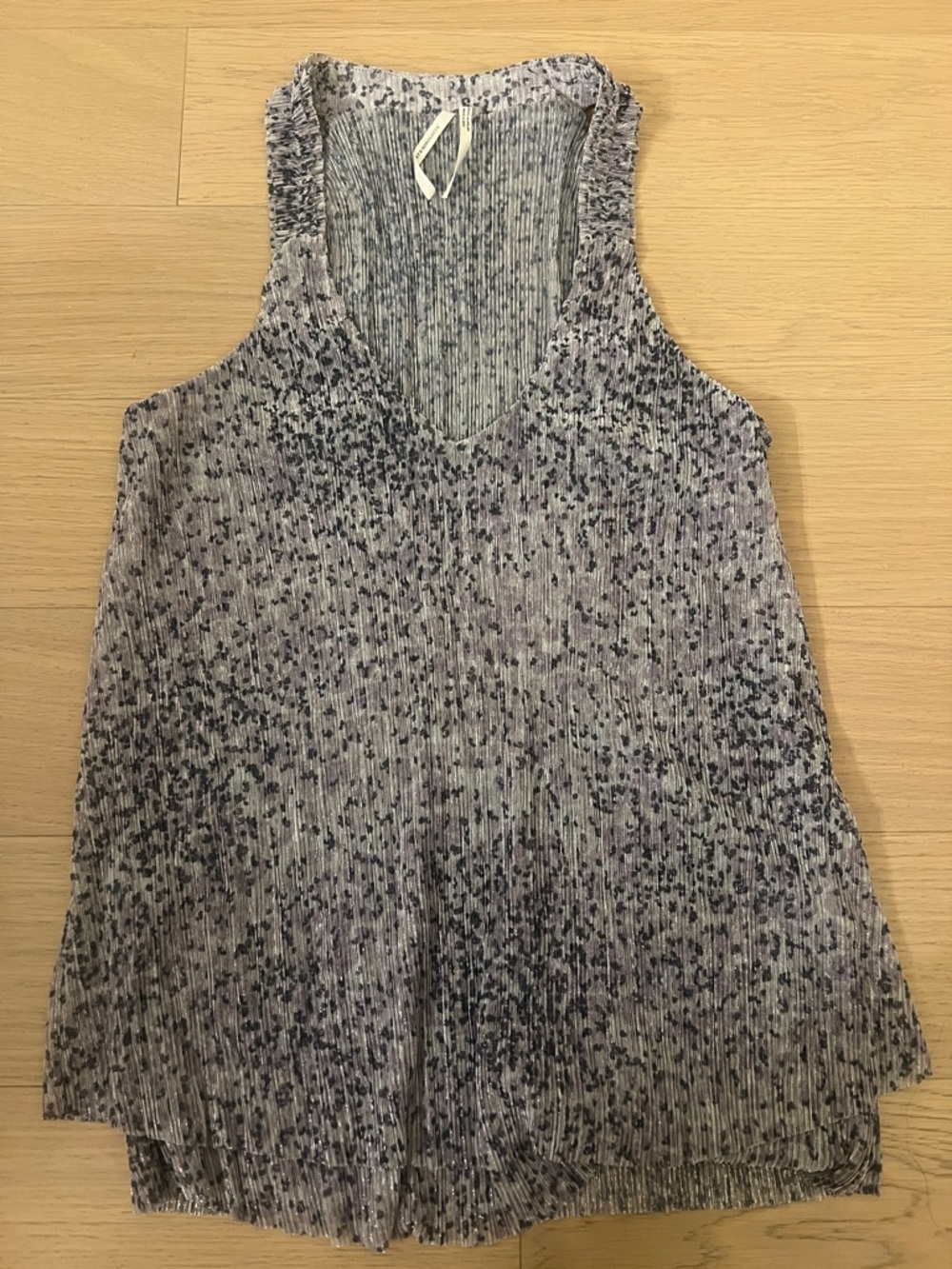 Anthropologie light purple tank top with silver detail size S